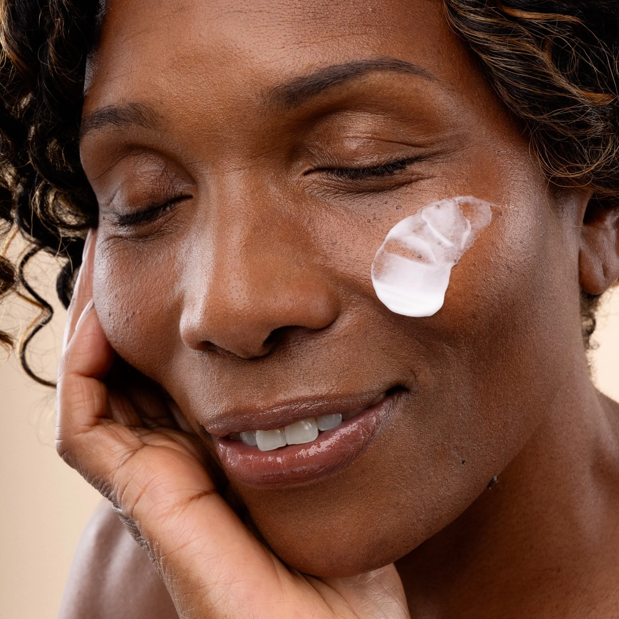 Vitamin E Cream Cleanser - Image 3